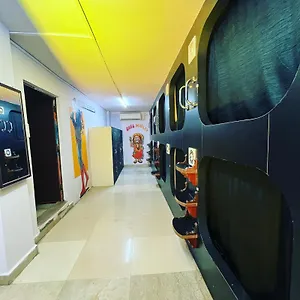ホステル マッド スクワッド, バラナシ